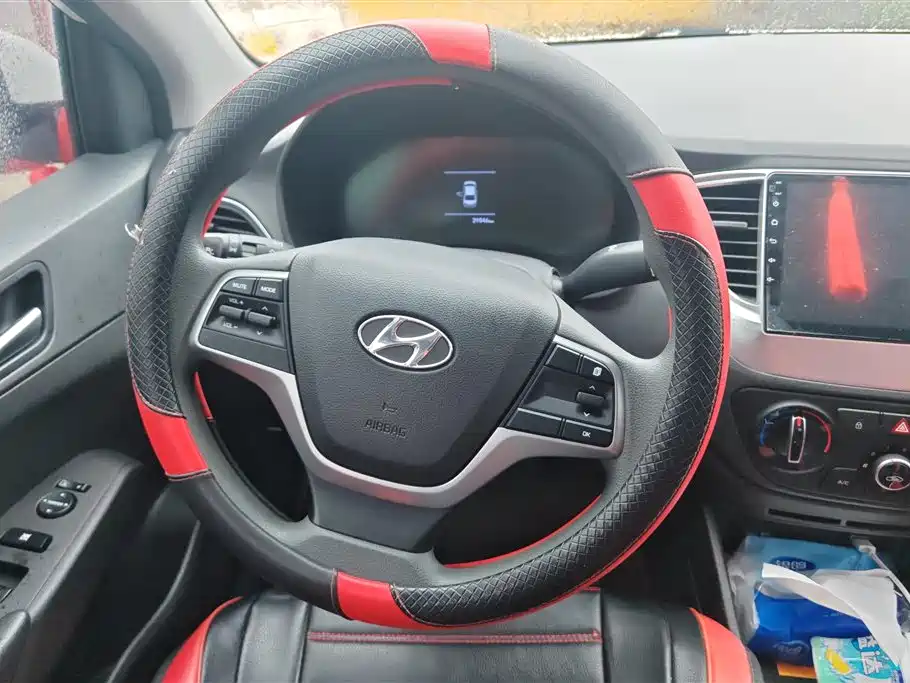 Hyundai Verna 2020 1.4L Manual GLS Cool Edition фото 15