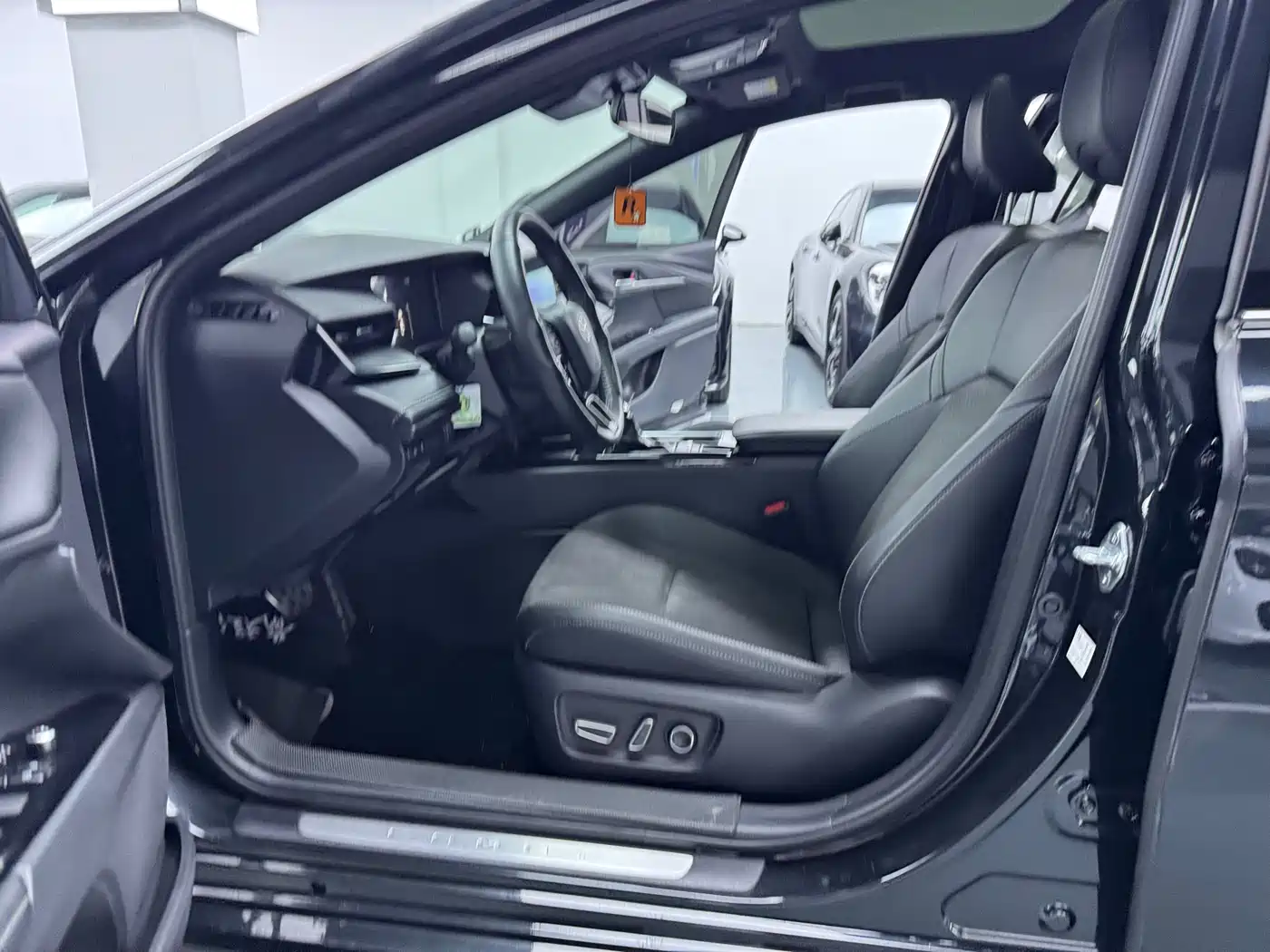 Toyota Camry 2024 Model Dual Hybrid 2.0HS Sport Edition фото 4