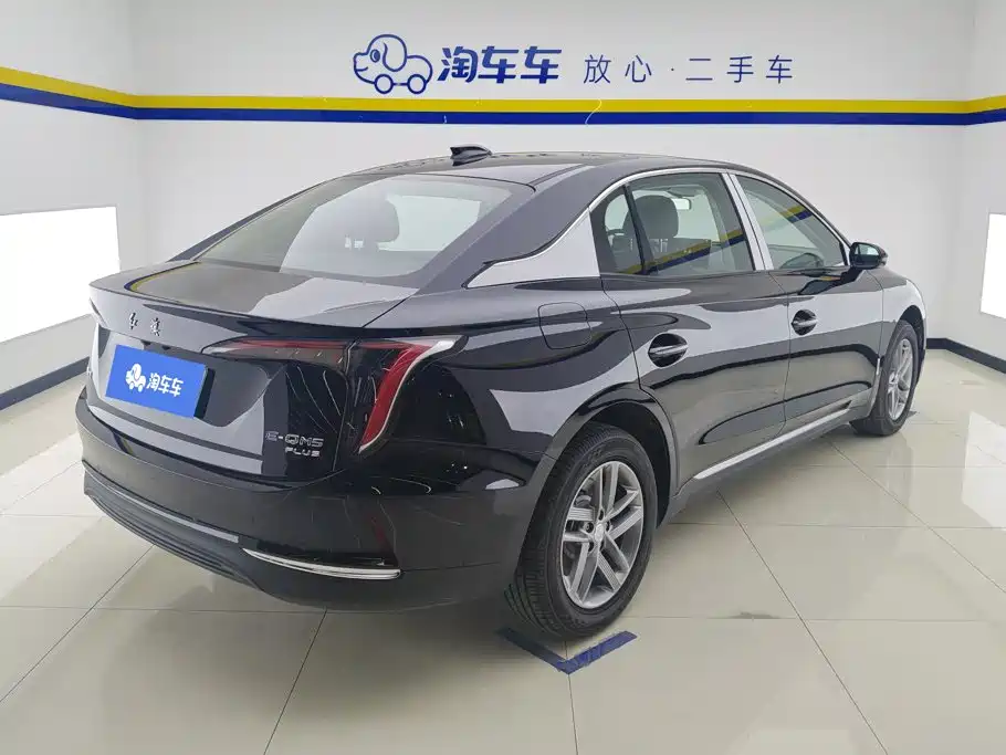 Фото 3 - Hongqi E-QM5