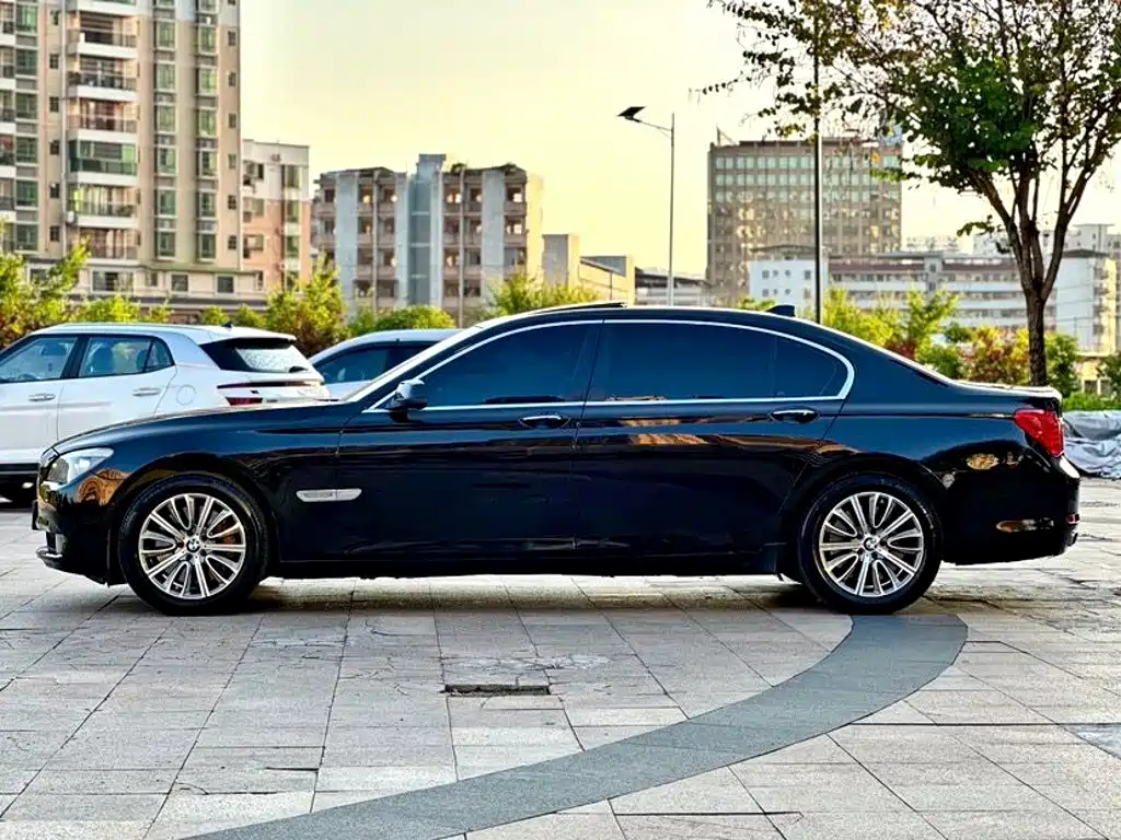 Photo 3 - BMW 7 Series