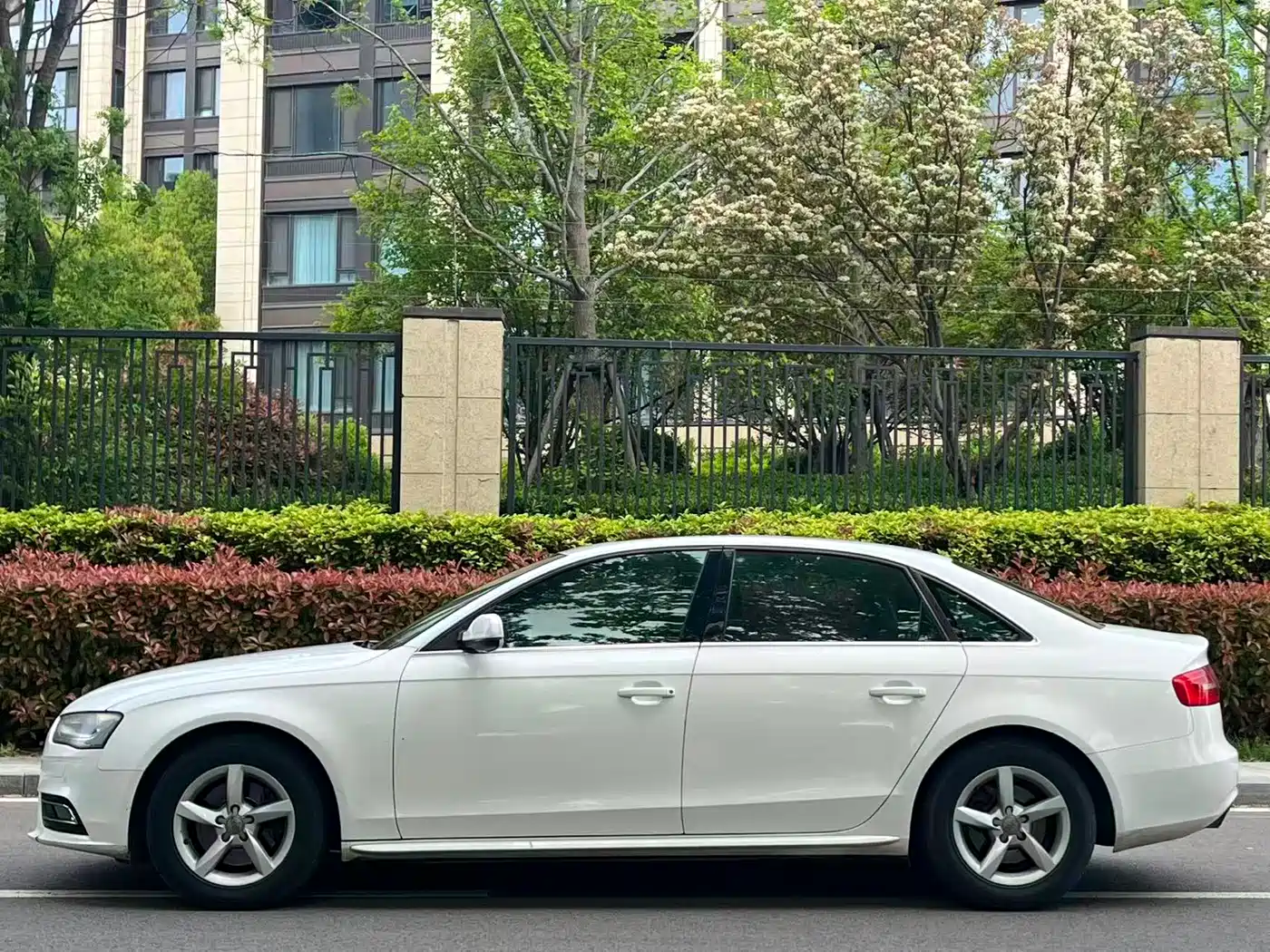 Audi A4L 2013 35 TFSI Automatic Standard фото 9