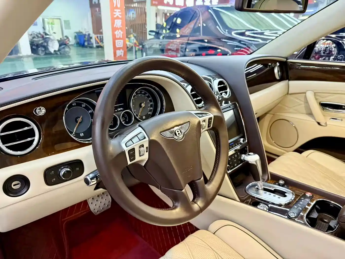 Фото 4 - Bentley Flying Spur