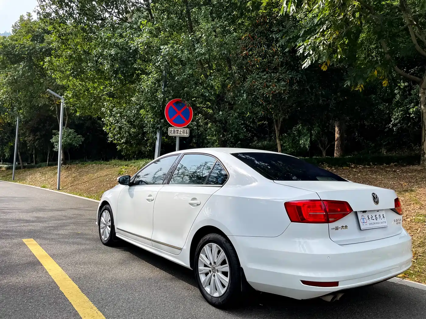 Volkswagen Sagitar 2015 230TSI Automatic Comfort фото 3