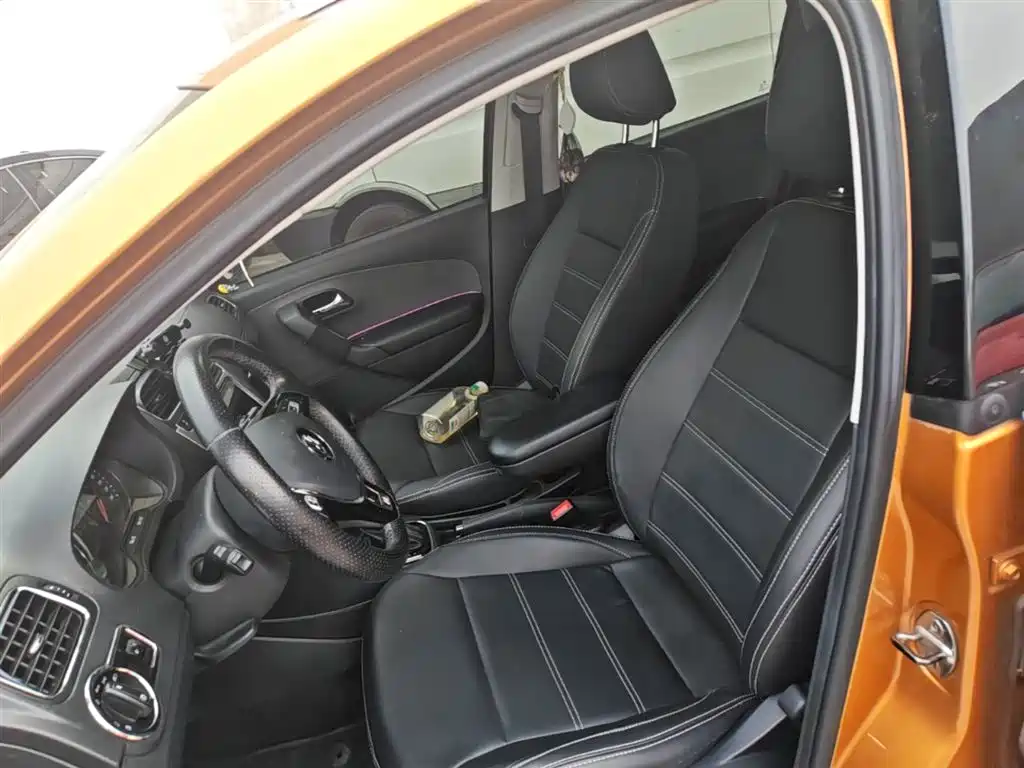Volkswagen Polo 2018 1.5L Cross Polo Auto фото 15