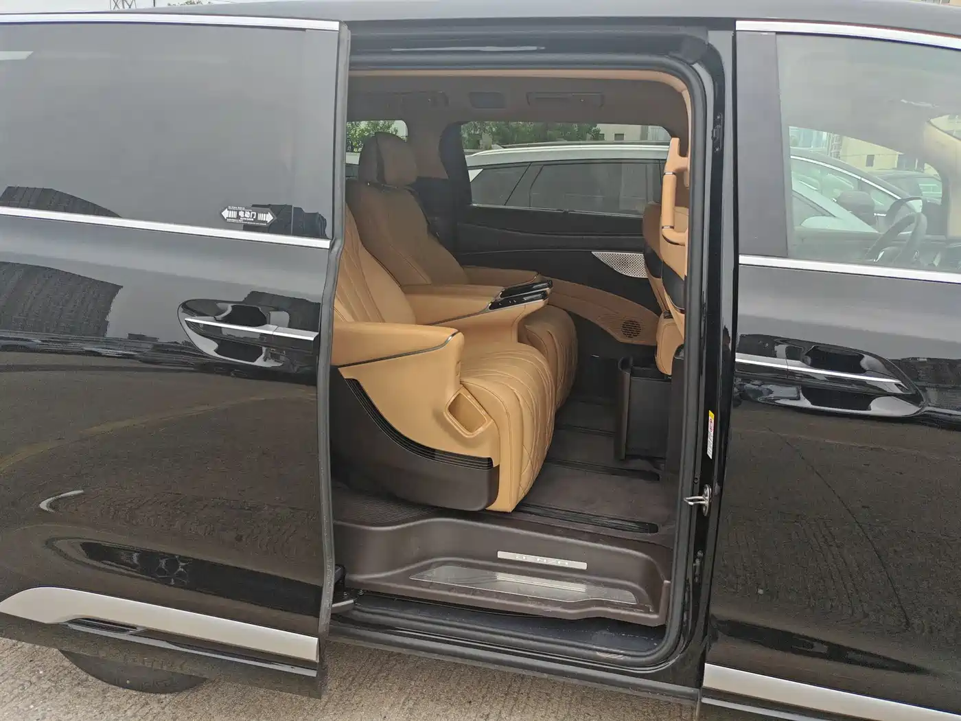 Denza D9 2025 DM-i Smart Driving Edition 1020 AWD Flagship фото 11