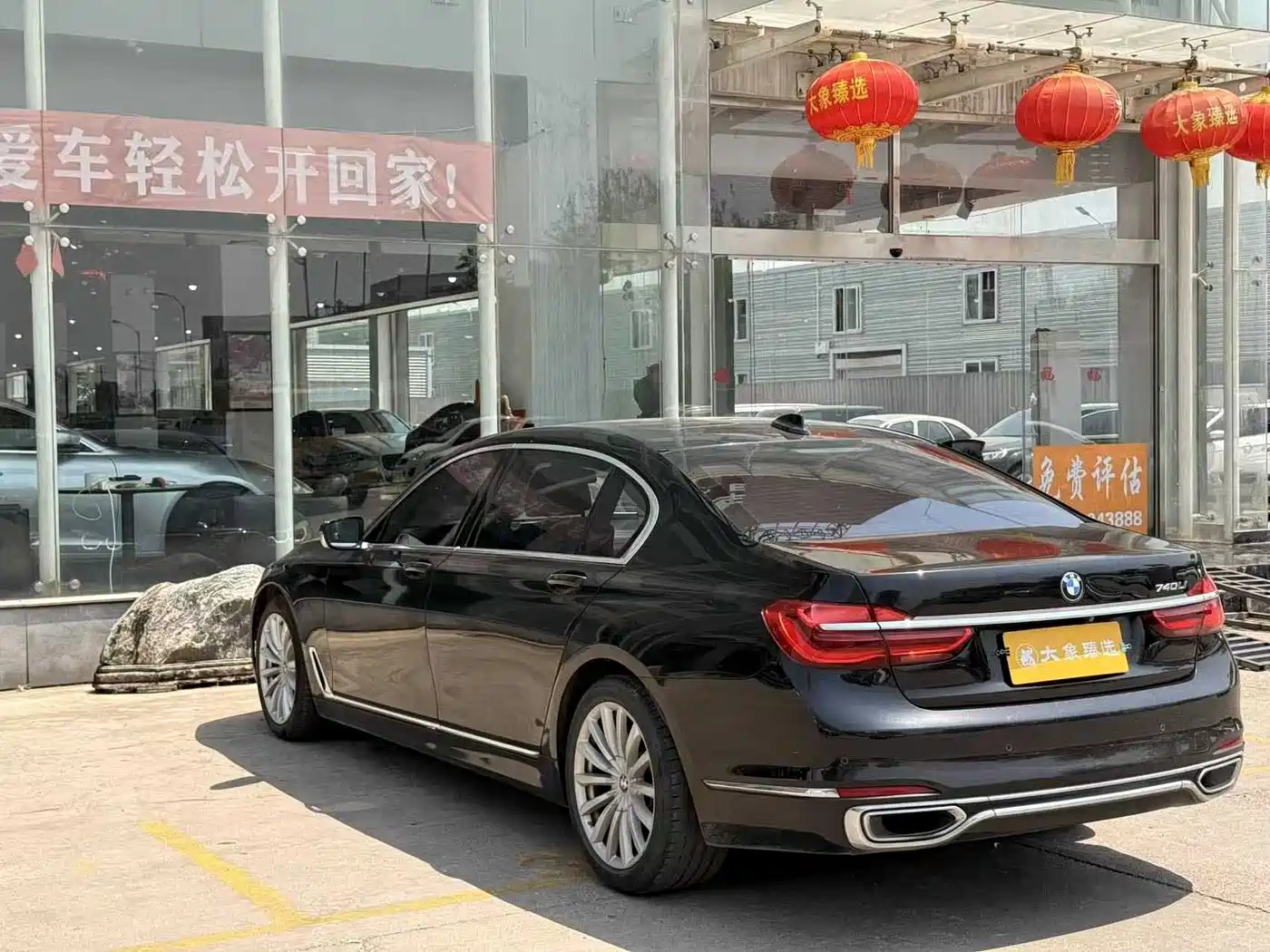 BMW 7 Series 2016 740Li Leading Edition фото 14