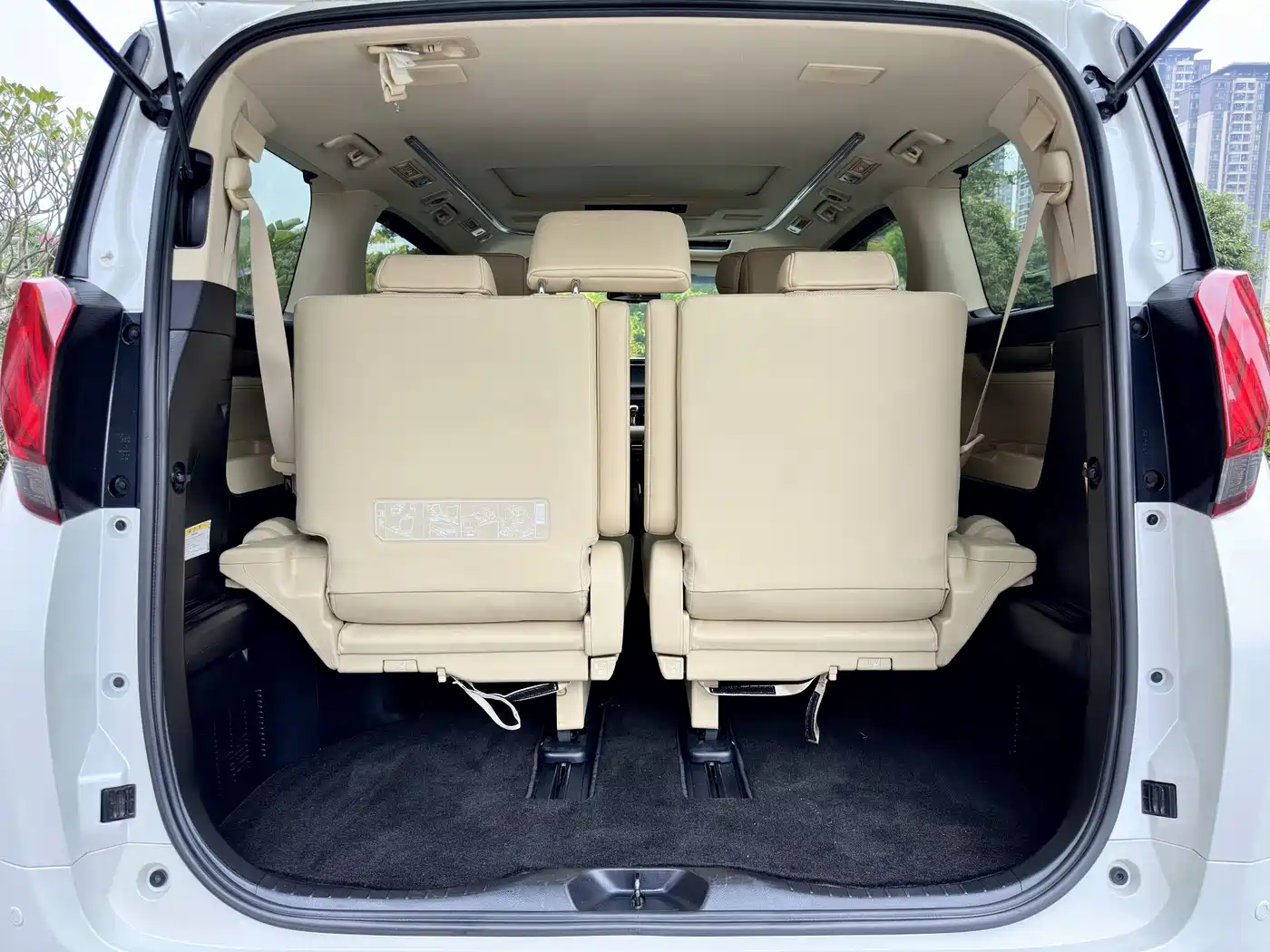Toyota Alphard 2015 3.5L Premium Edition фото 36