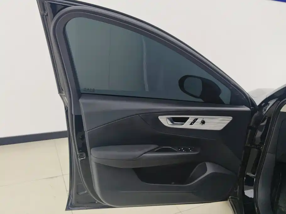 Hongqi E-QM5 2025 2025 Model 500km Travel Edition