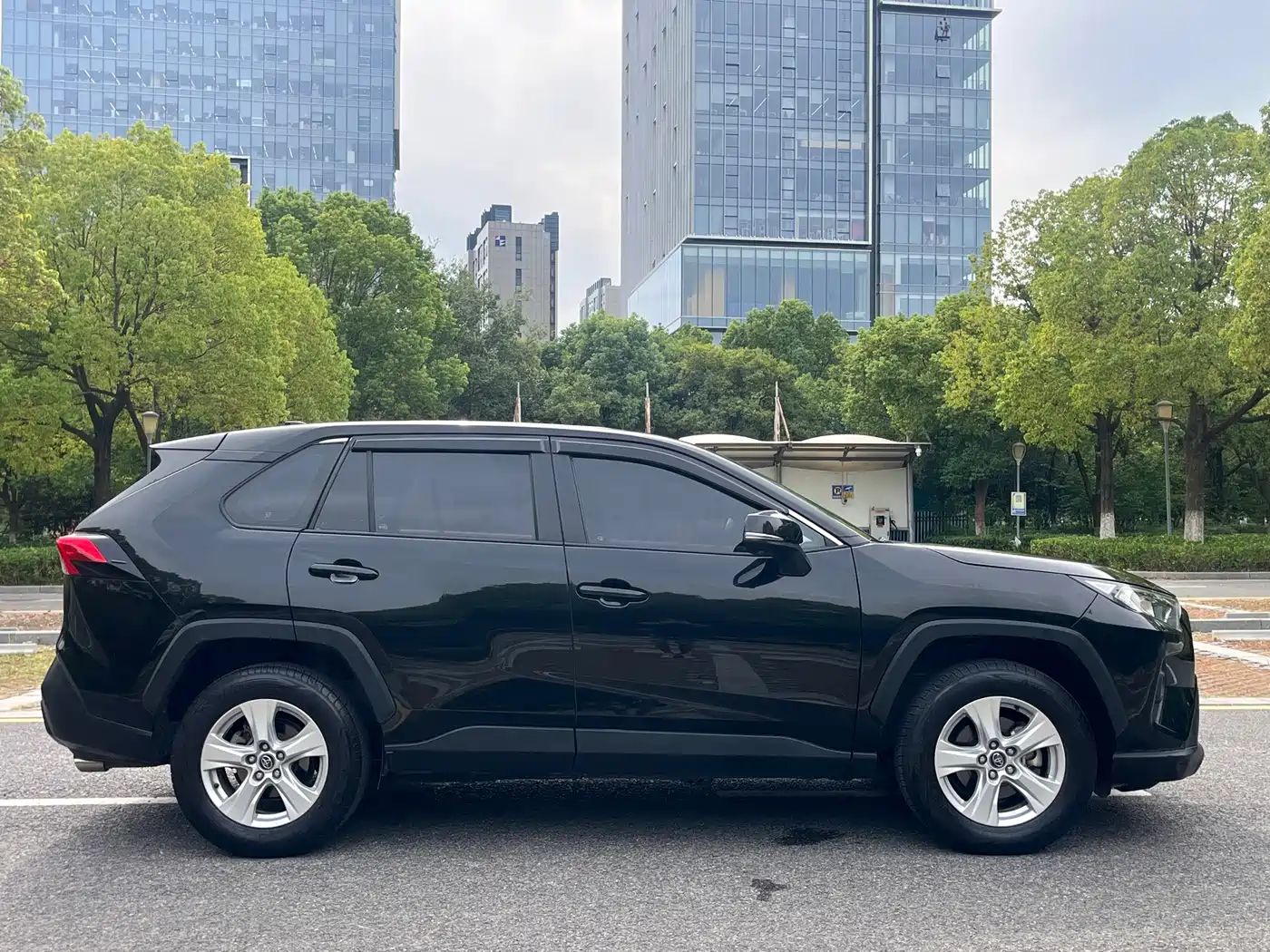 Фото 7 - Toyota RAV4