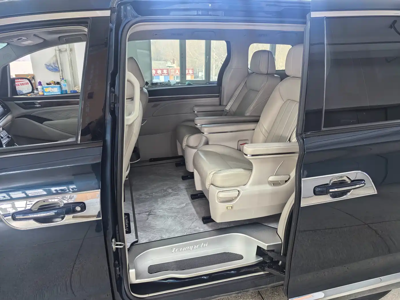GAC Trumpchi Trumpchi M8 2018 320T Exclusive Edition фото 8