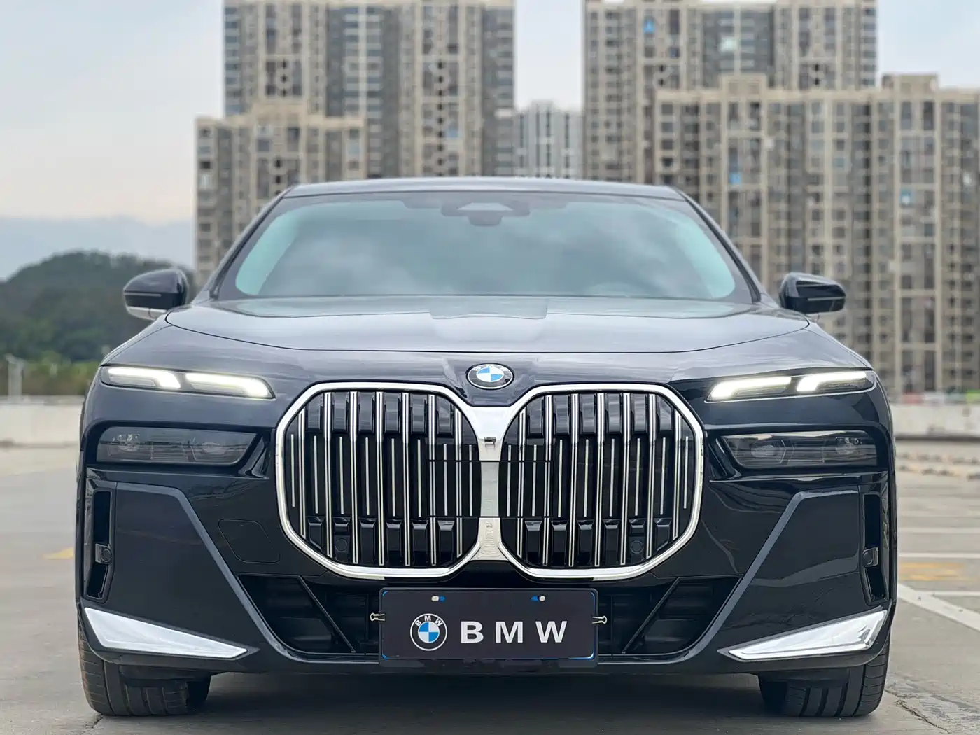 BMW 7 Series 2023 Model 735Li M Sport Package фото 2