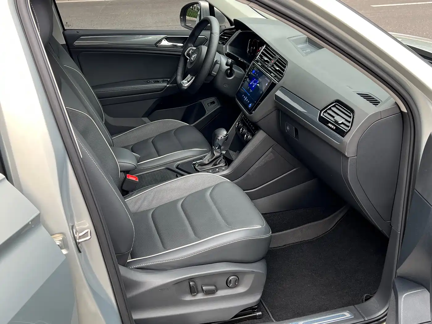 Volkswagen Tiguan L 2019 330TSI Automatic 2WD R-Line Flagship Edition China VI фото 5