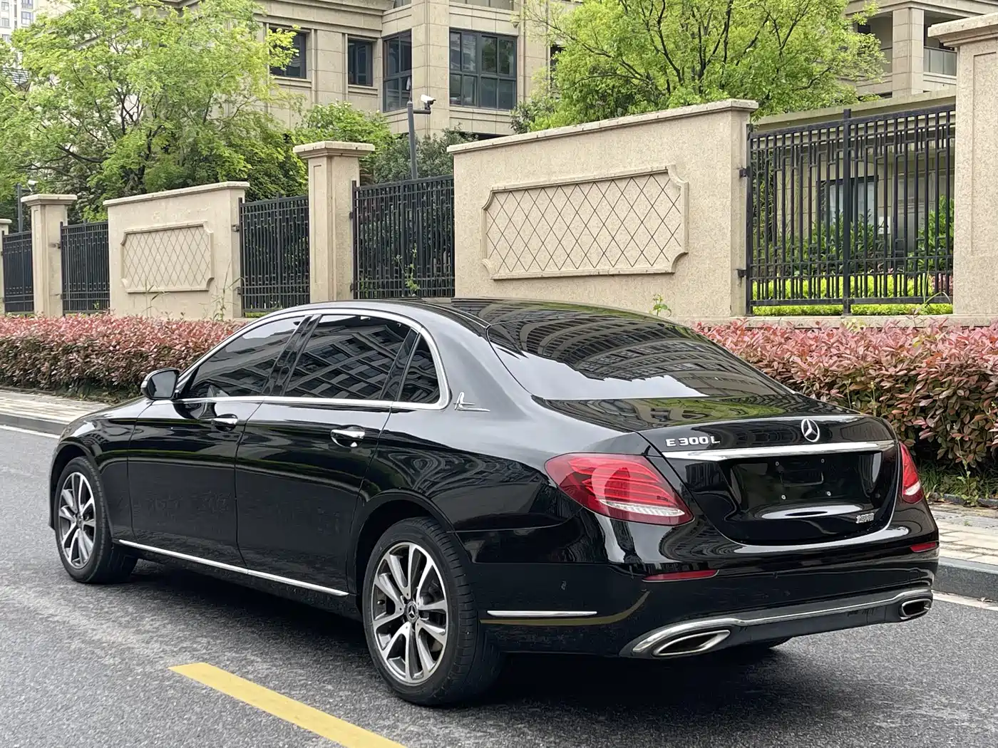 Mercedes-Benz E-Class 2016 E 300 L Fashion Type фото 5