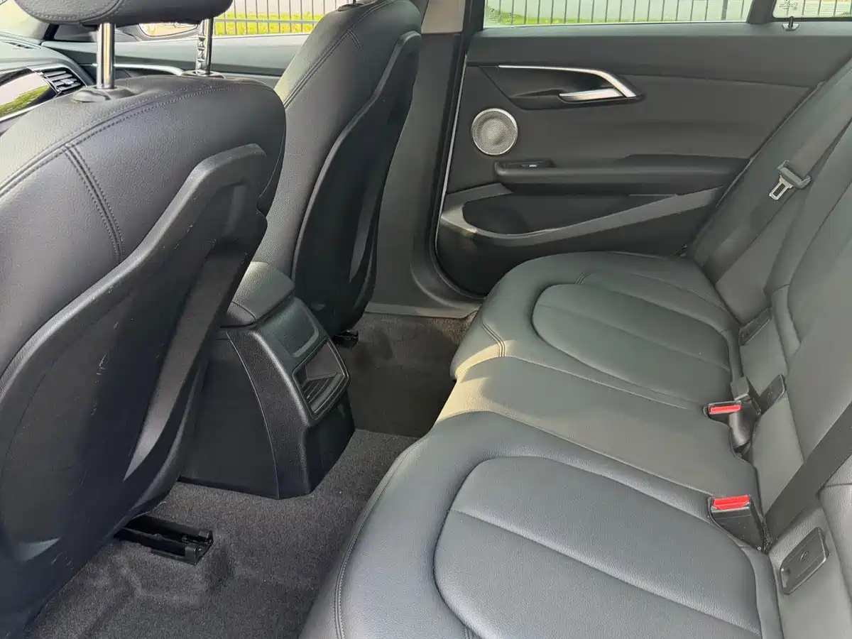 BMW 1 Series 2022 120i M Sport фото 10