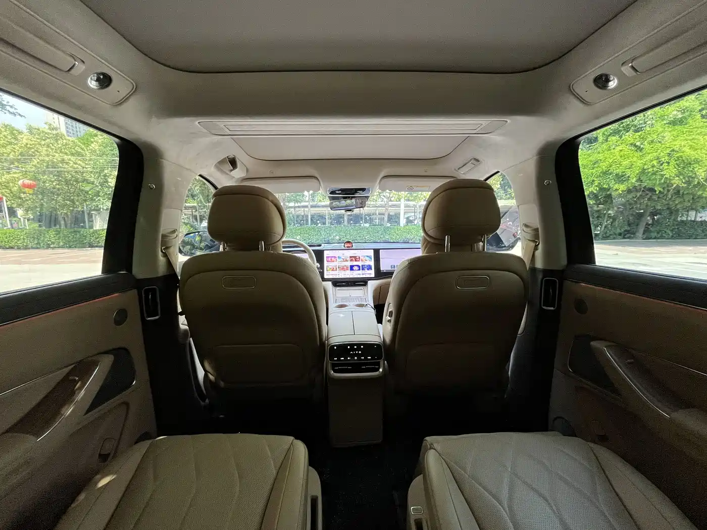 AITO Wenjie AITO M8 2025 Extended Range Ultra 53.4kWh 6-Seater фото 11