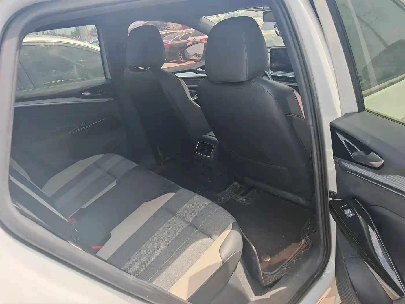 Volkswagen ID.4 CROZZ 2022 Standard Range PURE Edition фото 7