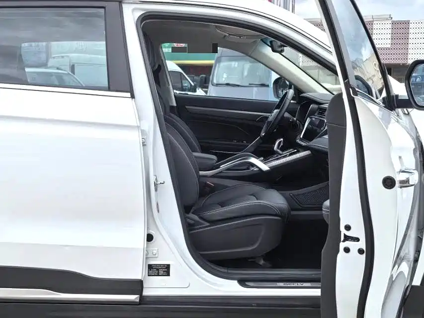 Photo 8 - Geely Atlas