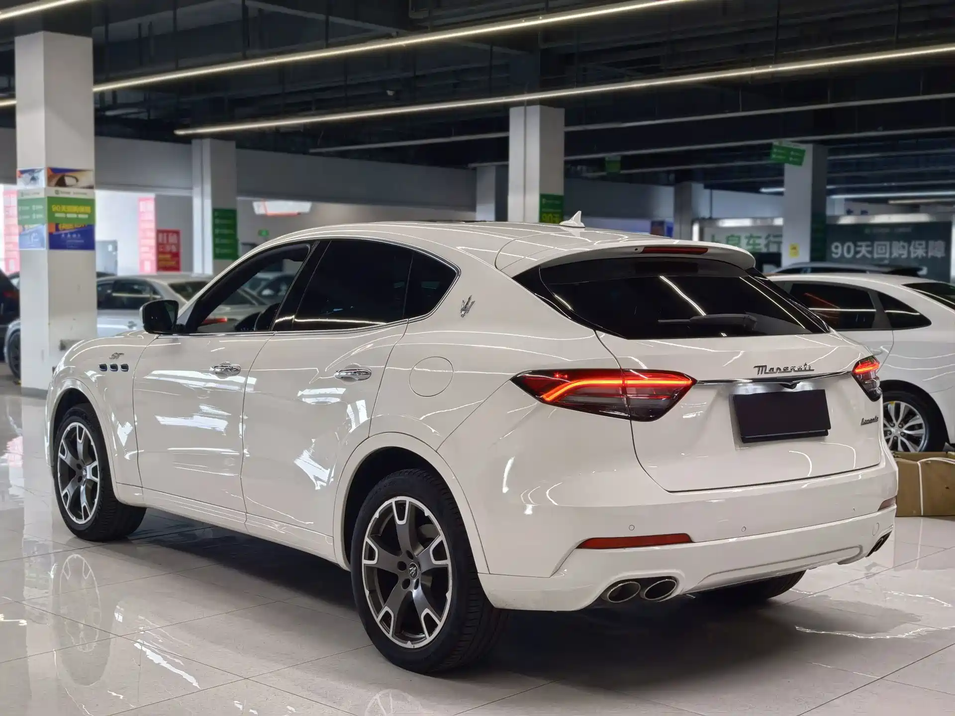 Photo 6 - Maserati Levante
