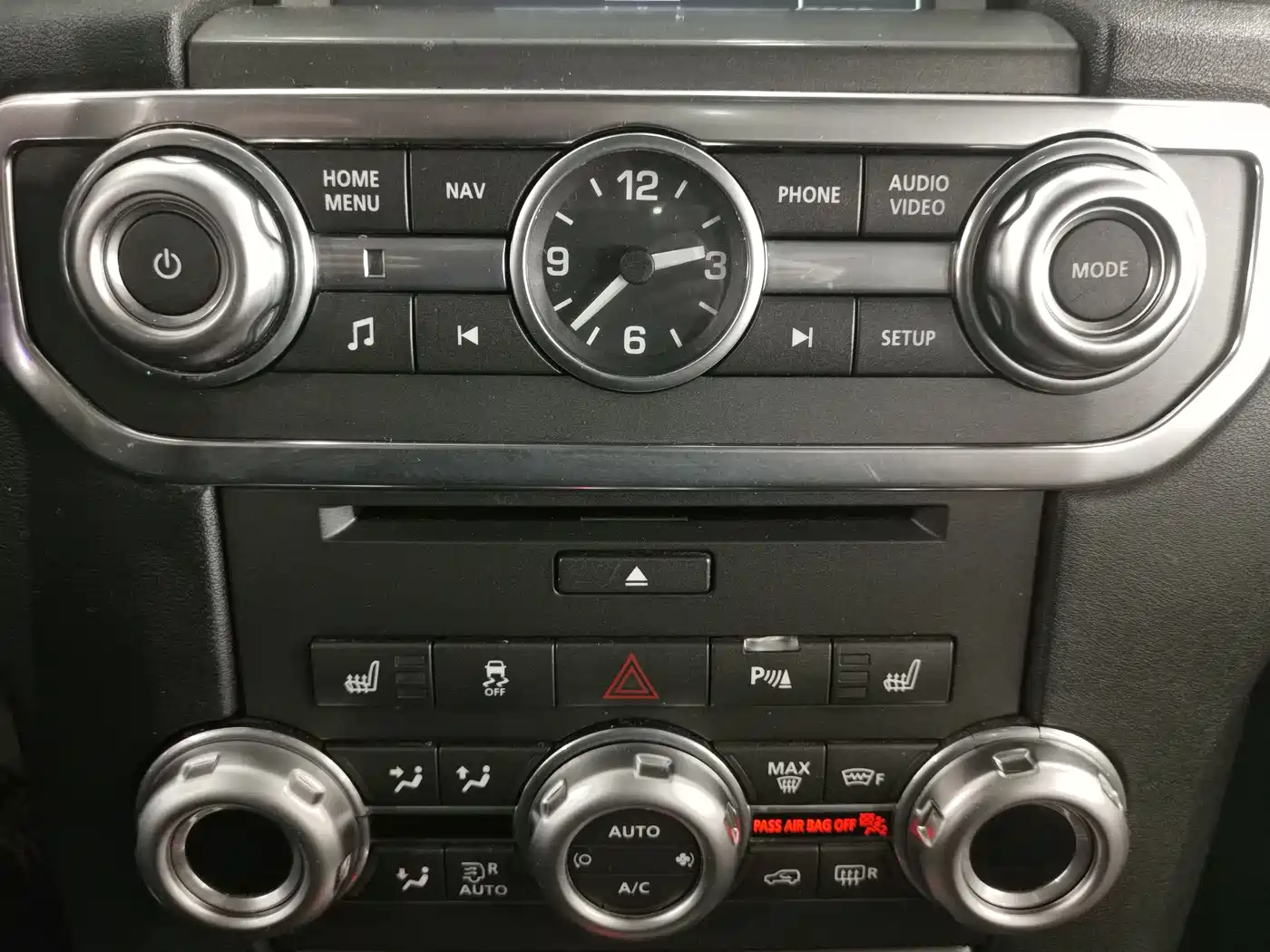 Land Rover Discovery 2016 3.0 SC V6 HSE фото 16