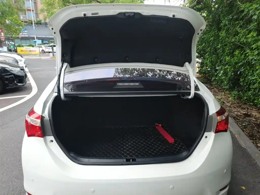 Toyota Corolla 2014 1.6L CVT GL фото 19