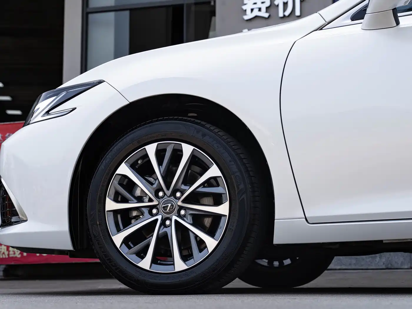 Lexus ES 2025 200 Ultimate Edition фото 8