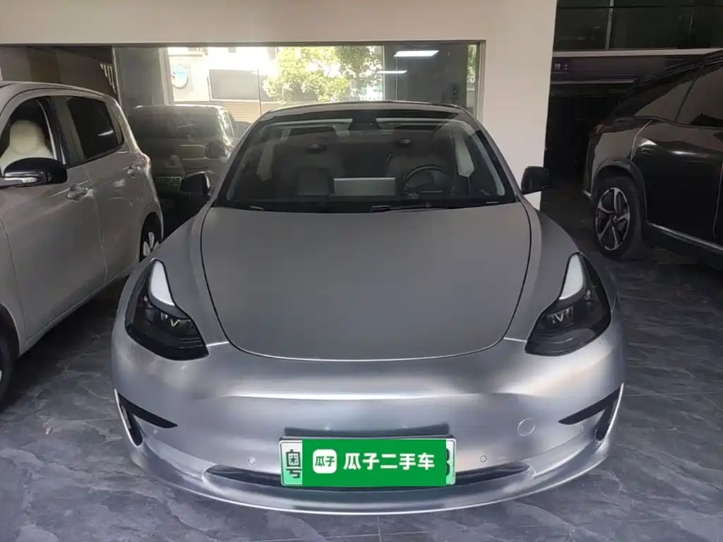 Фото 3 - Tesla Model 3