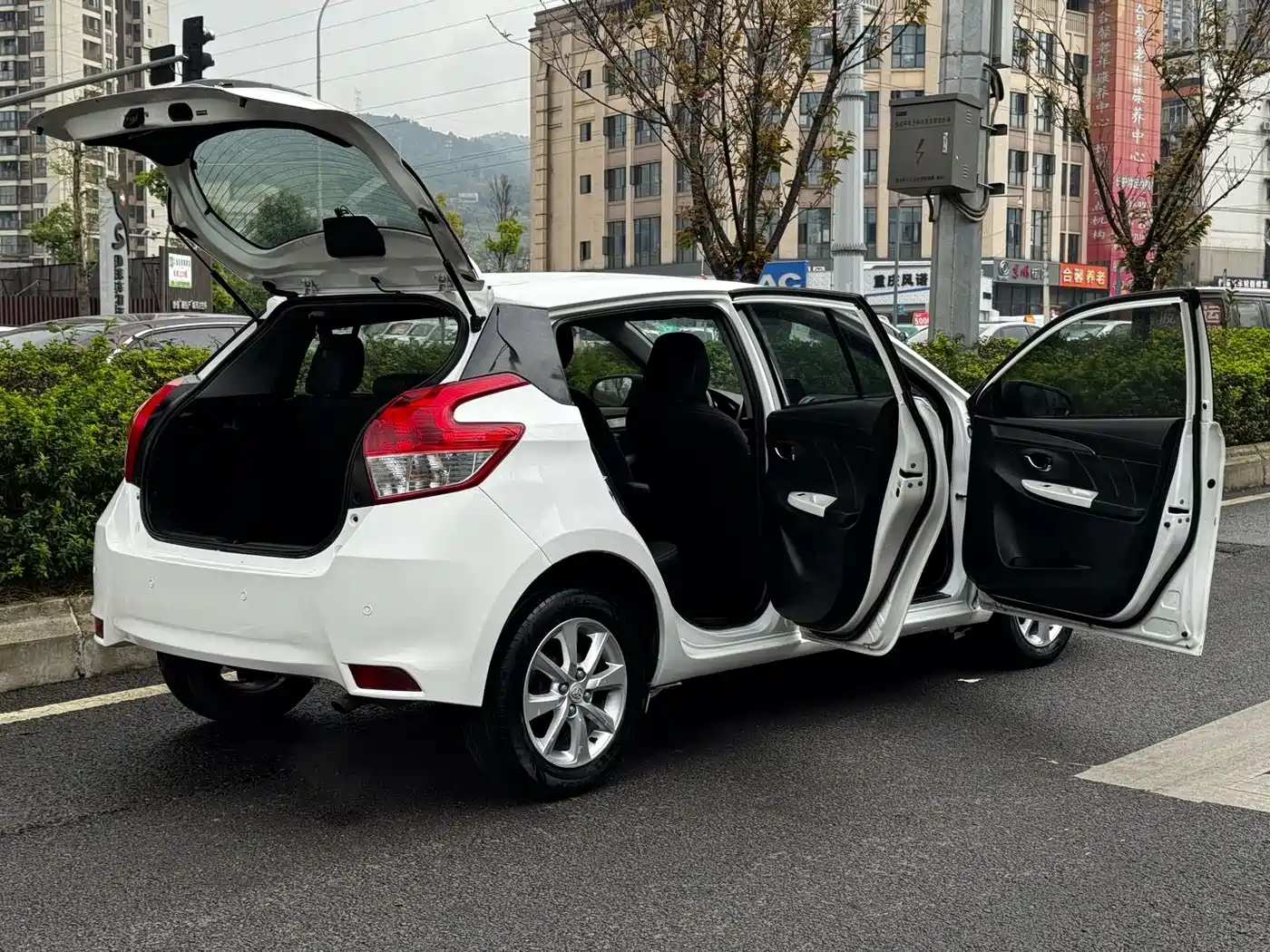 Toyota YARiS L Zhi Xuan 2015 1.5G Auto Sunroof Special Edition фото 22