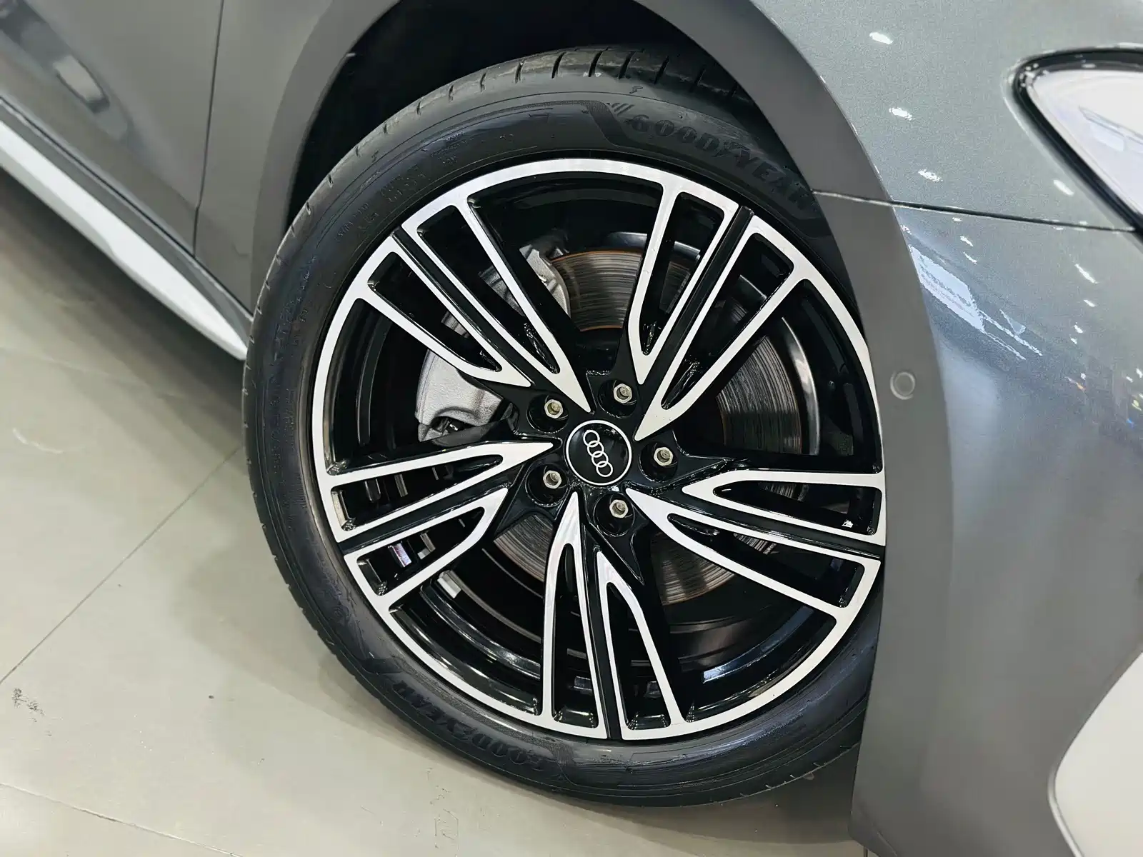 Фото 10 - Audi A5L