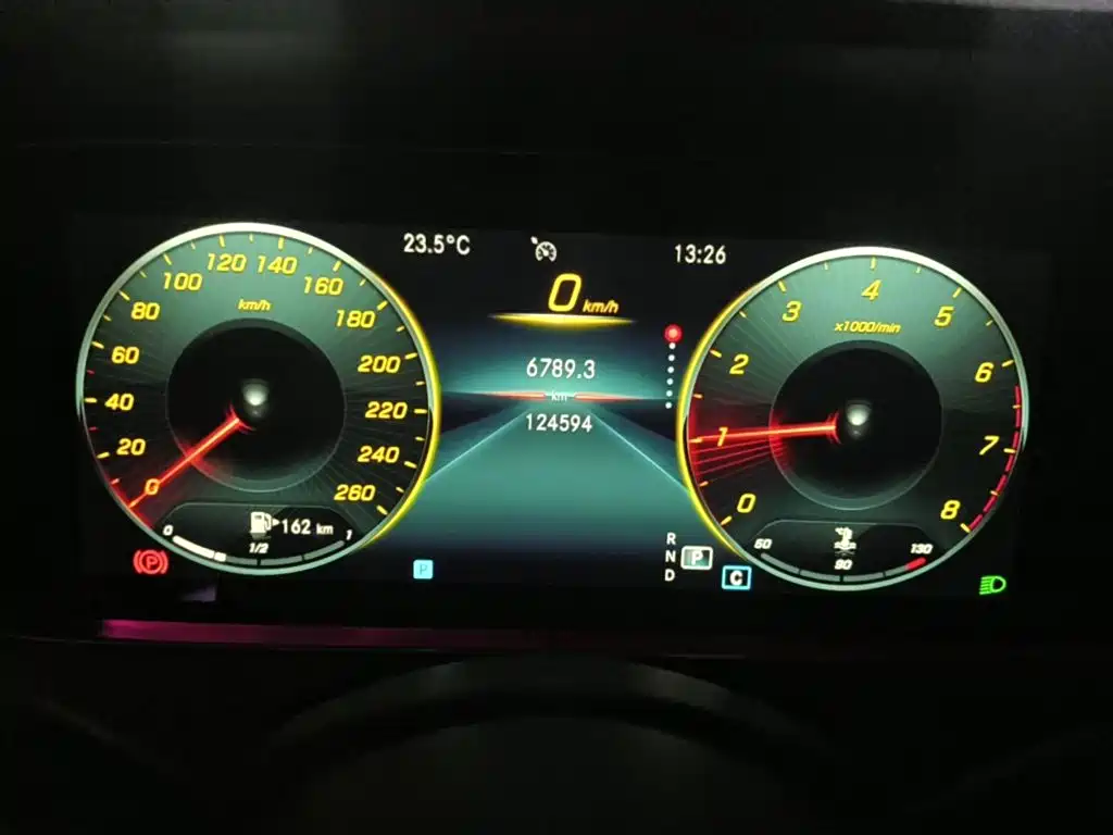 Фото 4 - Mercedes-Benz E-Class