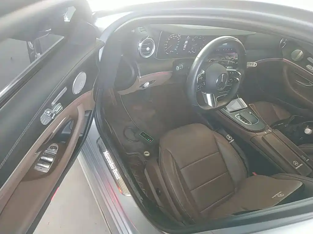 Photo 16 - Mercedes-Benz E-Class