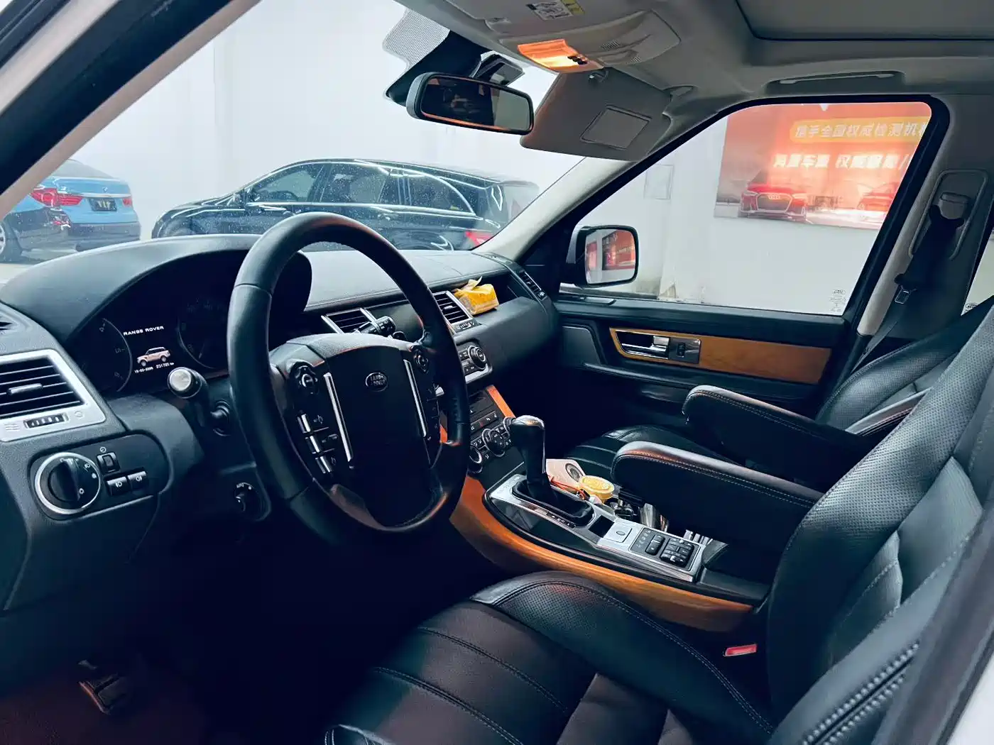 Land Rover Range Rover Sport 2013 3.0 TDV6 Diesel фото 4