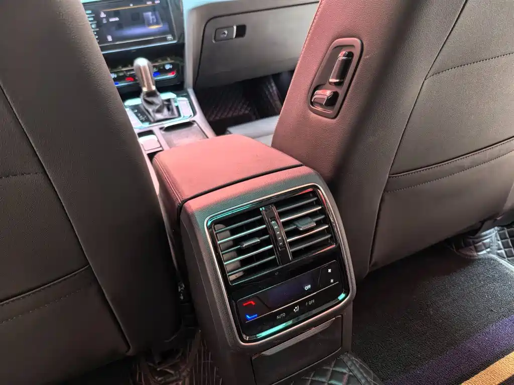 Volkswagen Magotan 2020 330TSI DSG Leading фото 15