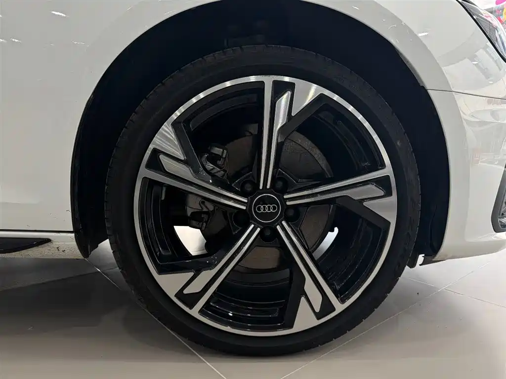 Audi A4L 2025 2 Million Celebration Edition 40 TFSI Luxury Dynamic B&O Starlight Night Edition фото 16