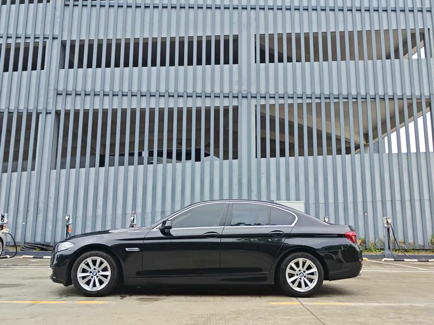 BMW 5 Series (Import) 2014 520i Classic фото 5