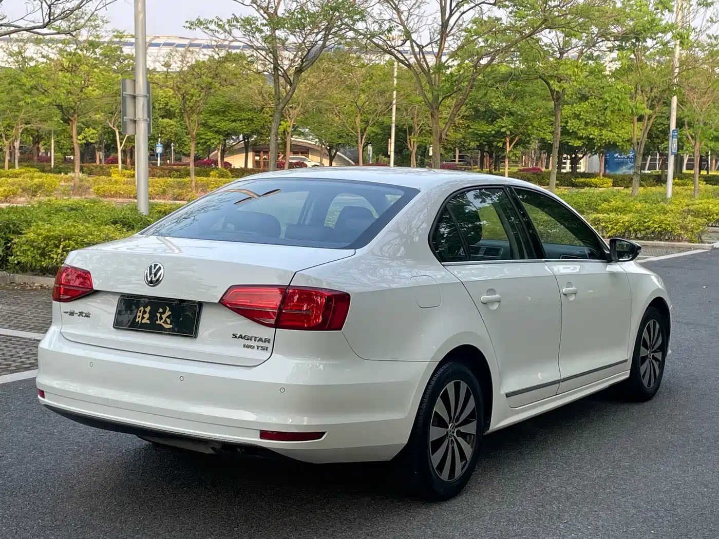 Volkswagen Sagitar 2018 180TSI DSG Premium Edition фото 8