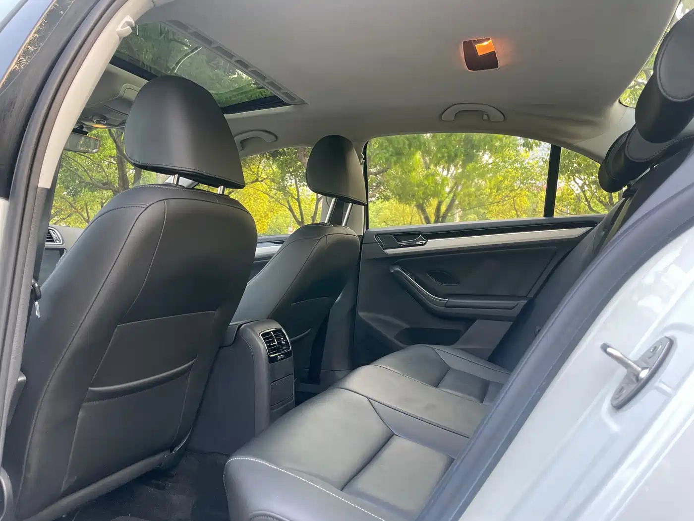 Volkswagen Sagitar 2018 180TSI DSG Premium Edition фото 5