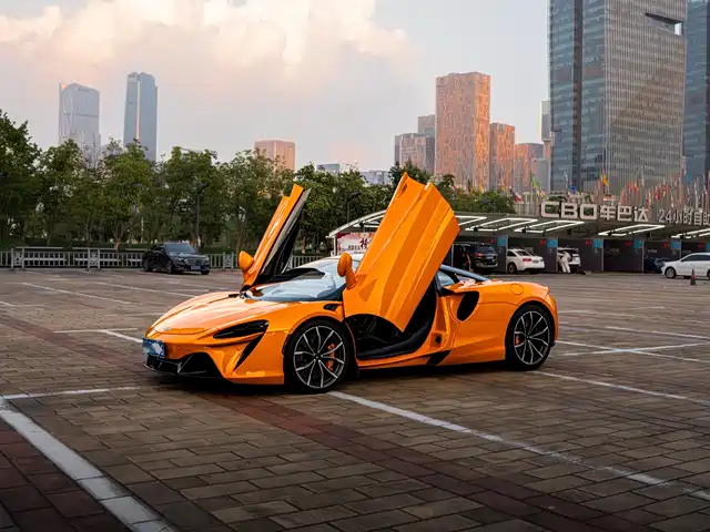 mclaren artura