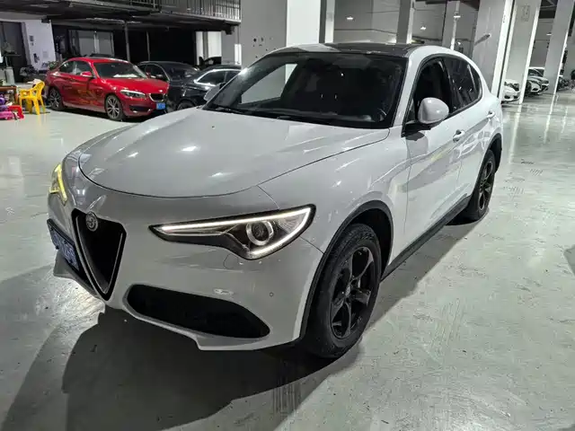  Alfa Romeo Stelvio 2017 2.0T 200HP Elite