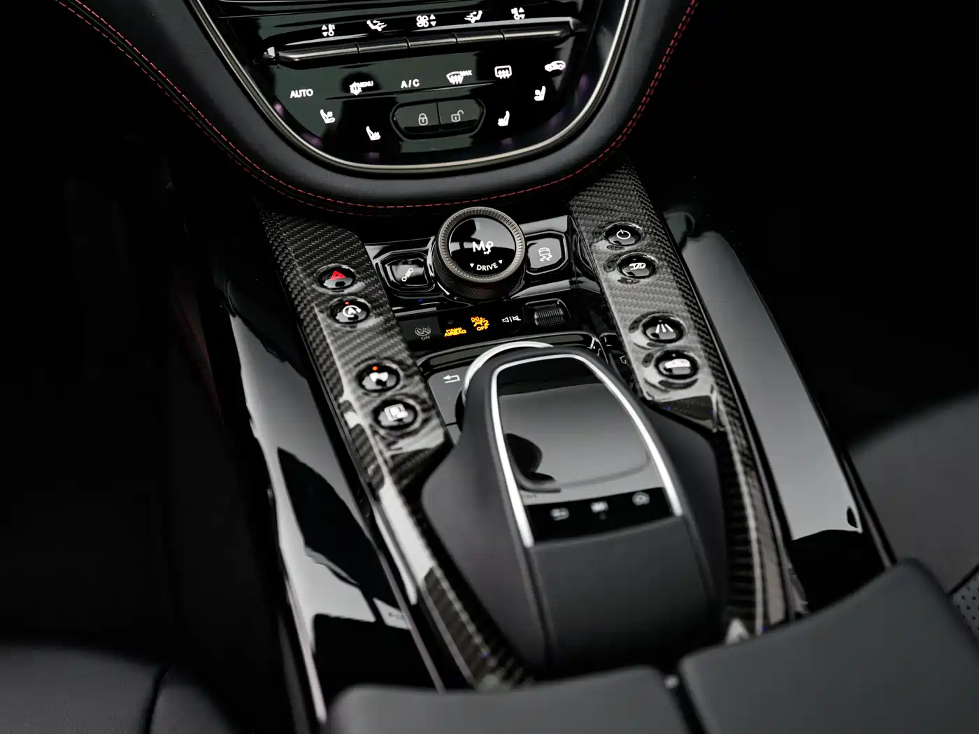 ASTON MARTIN DBX
