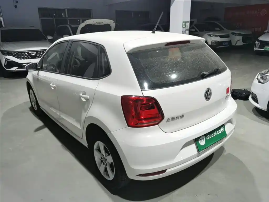Volkswagen Polo 2016 1.4L Automatic Trend фото 5