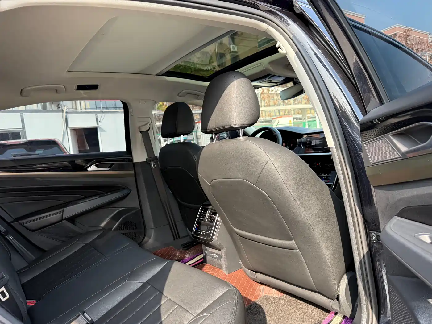 Volkswagen Passat 2022 330TSI Elite Edition фото 14