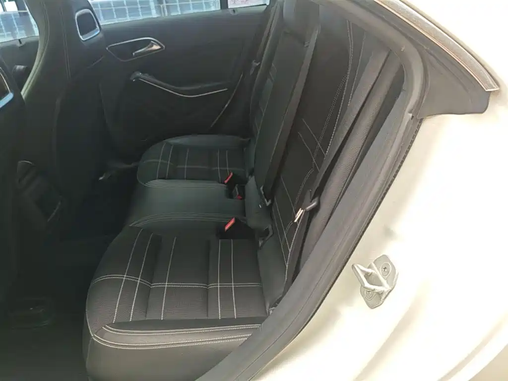 Mercedes-Benz CLA (Import) 2016 CLA 200 Sport фото 17