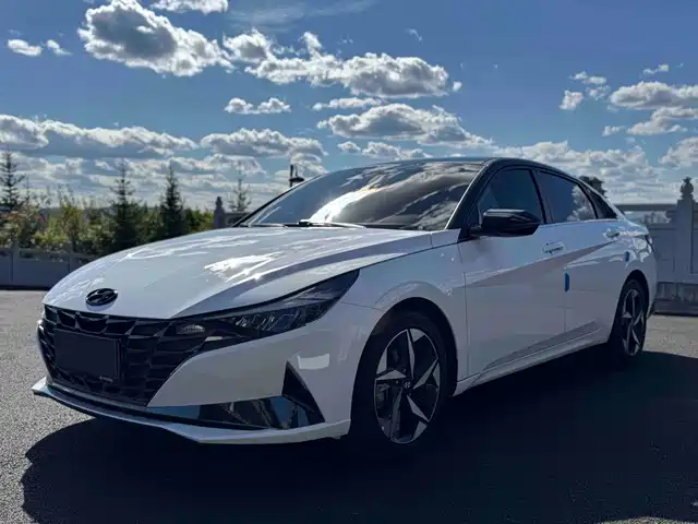 Hyundai Elantra 1.5L CVT LUX, Премиум