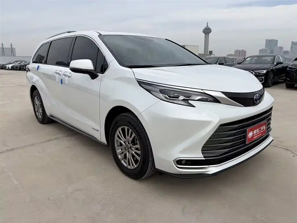 Toyota Sienna 2021 2.5L Hybrid Premium Edition фото 3