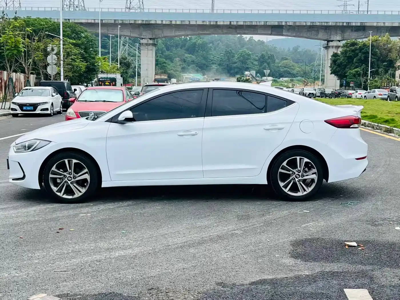 Hyundai Elantra 2016 Model 1.6L Automatic Smart Elite фото 3
