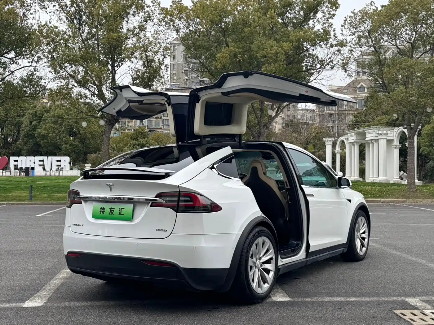 TESLA MODEL X