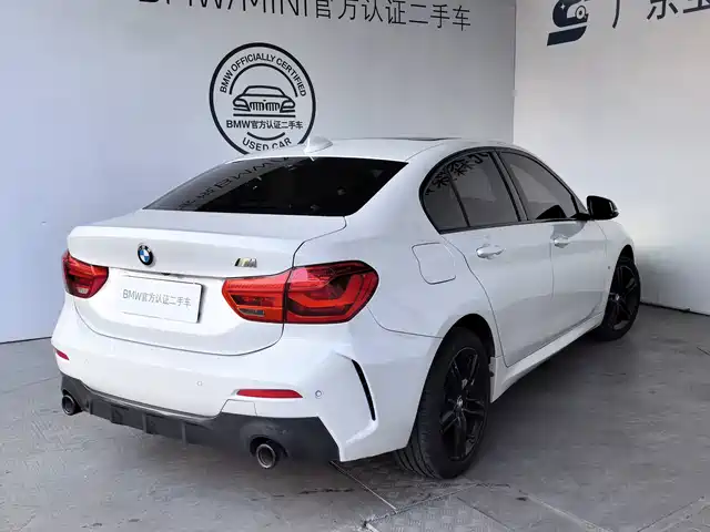 BMW 1 Series 2021 120i M Sport Shadow Edition — фото 3