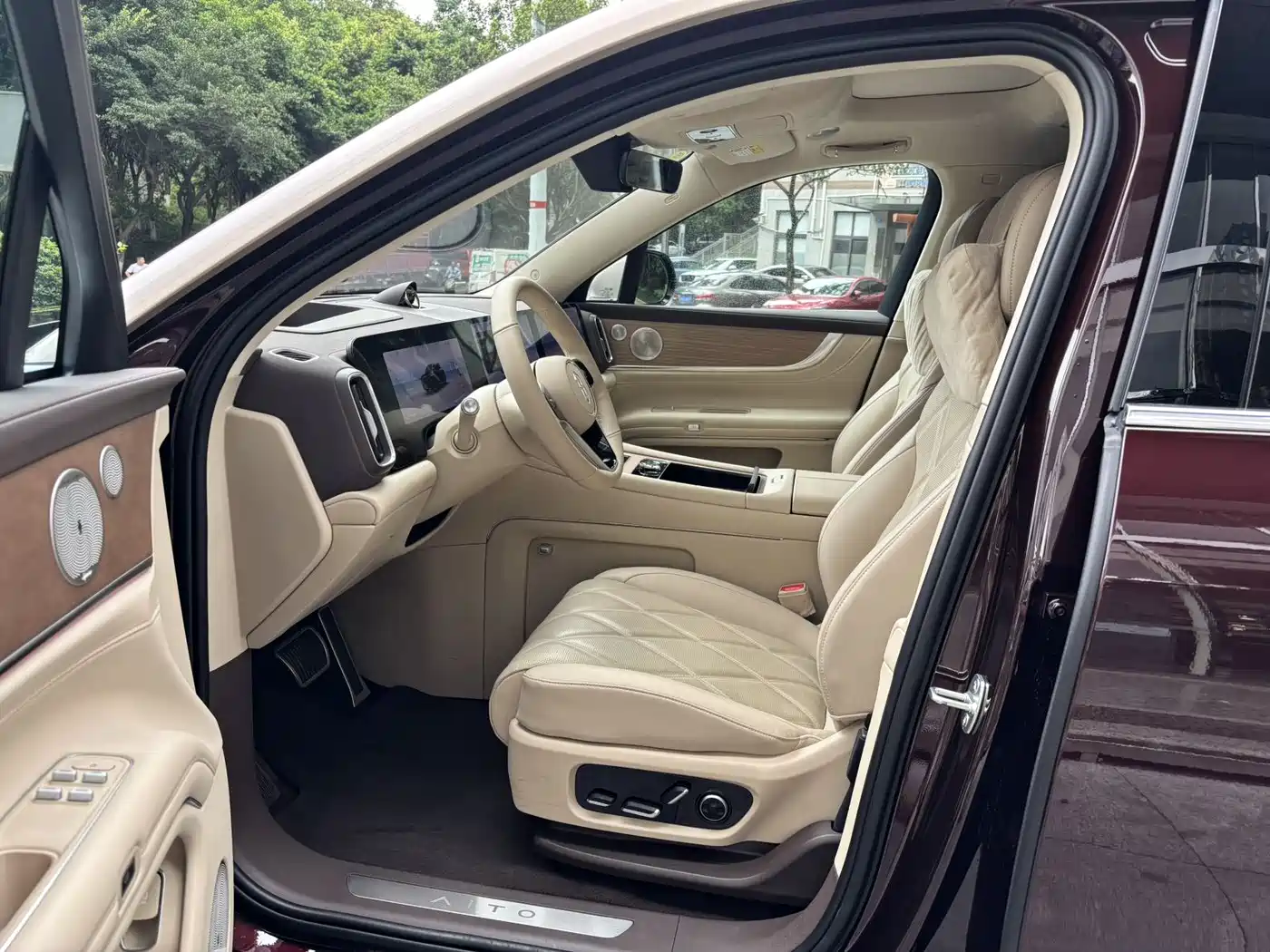 AITO Wenjie AITO M9 2025 Extended Range Ultra 52kWh 6-Seater фото 7