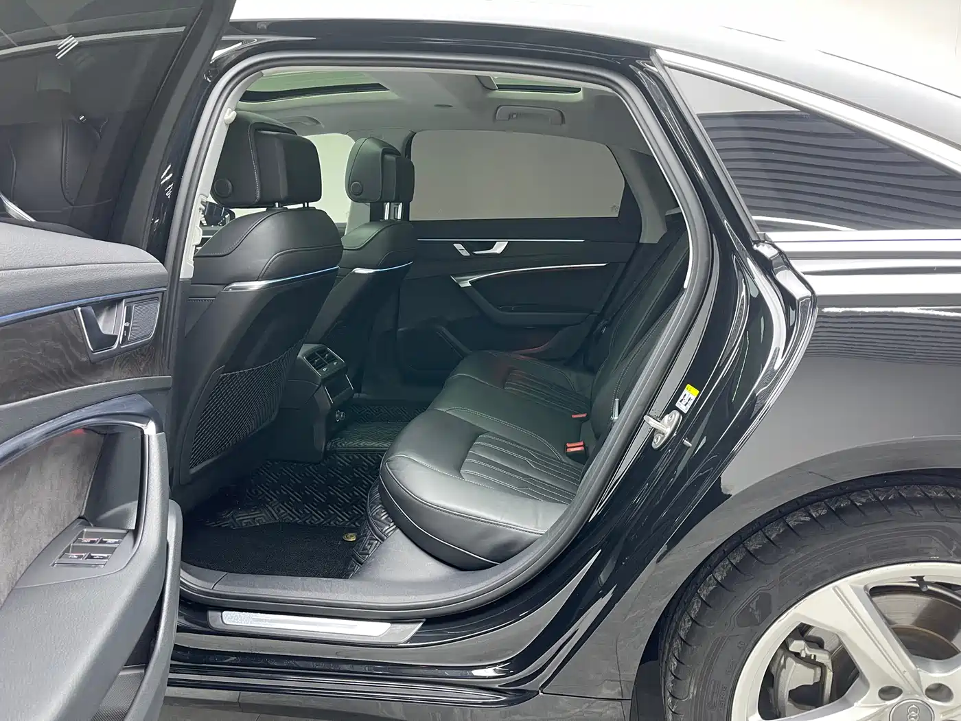 Audi A6L 2019 45 TFSI quattro Exclusive Elegance фото 17