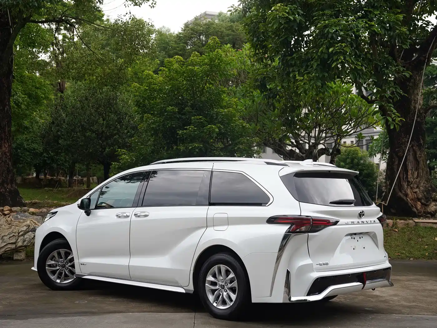 Toyota Granvia 2025 2024 2.5L Hybrid Comfort